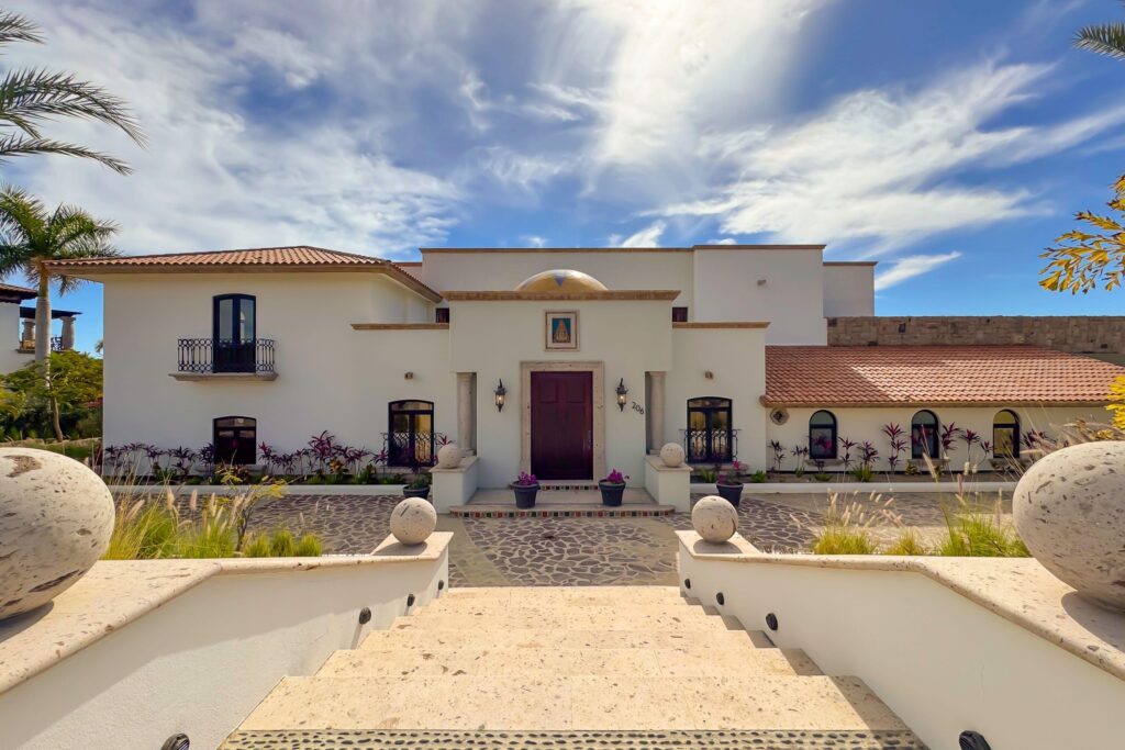 Los Cabos Palmilla Estates Nestled within the prestigious Palmilla community, this stunning 5-bedroom home offers the perfect blend of luxury and family-friendly comfort. Overlooking the pristine Arroyo 7 fairway of the renowned Palmilla golf course, the property boasts breathtaking ocean and golf course – 206 Av. Padre Kino, San Jose del Cabo, BS