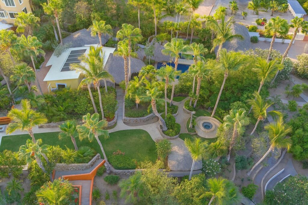 Los Cabos El Encanto Casa Cielo — Beachfront Hacienda Luxury in El Encanto de La LagunaCasa Cielo presents a rare opportunity to experience true beachfront living in the prestigious community of El Encanto de La Laguna. This 4-bedroom, 4-bathroom private villa blends timeless Hacienda architecture with refined, modern luxury finishes, all set on a pristine stretch of sand with panoramic ocean – Costa Azul / Gringo hill, San Jose del Cabo, BS