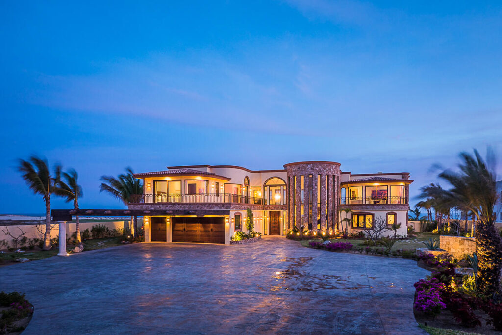 Los Cabos West Enclave Ritz-Carlton West Enclave, Ritz-Carlton Reserve Residence 10 offers an exceptional blend of modern luxury and serene coastal living. These single-level indoor/outdoor residences are thoughtfully designed to provide privacy and tranquility. Featuring expansive floor-to-ceiling windows, the homes showcase breathtaking – Diamante Beach Estate #38, Pacific, Pacific, BS