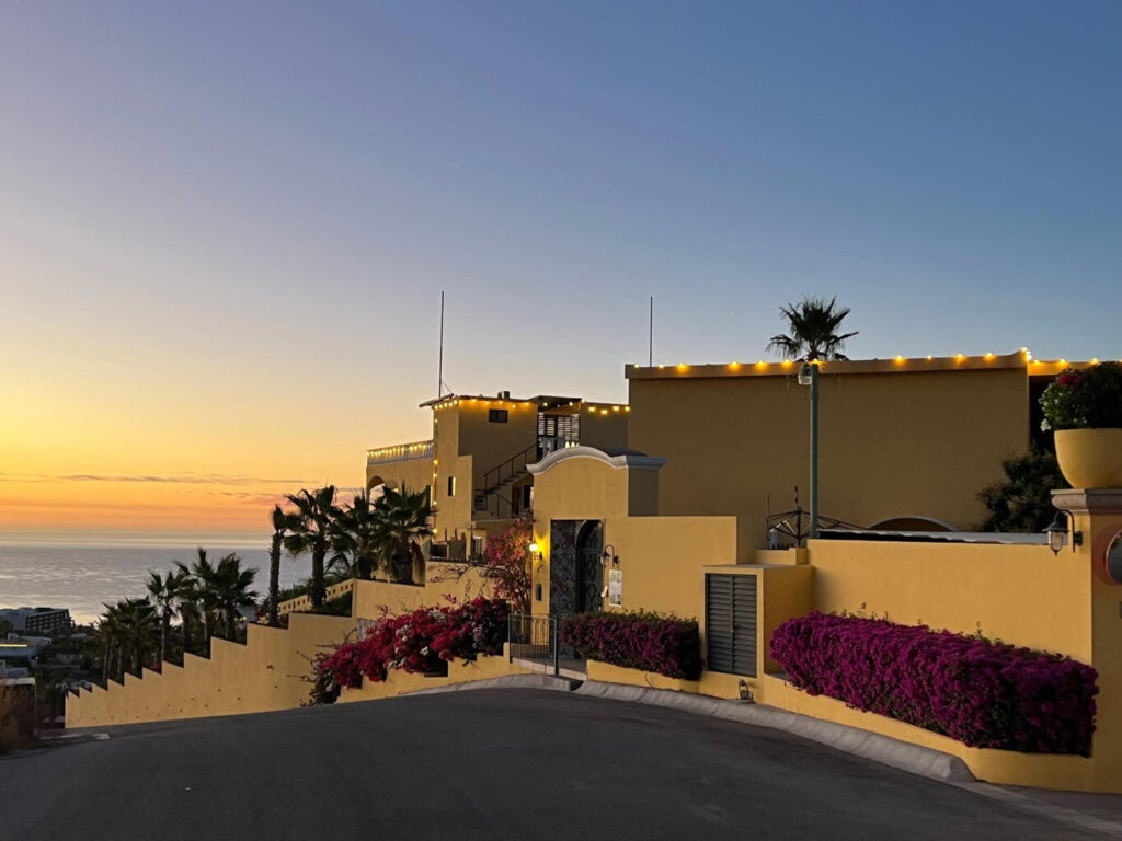 Los Cabos Residenciaslomastule Serene Hilltop Property Overlooking Chileno Bay, Los Cabos CorridorNestled on nearly 2 acres in the heart of the prestigious Los Cabos corridor between San Jose del Cabo and Cabo San Lucas, this exceptional estate offers unmatched privacy, panoramic – Lot A Ave Los Tules, San Jose Corridor, BS